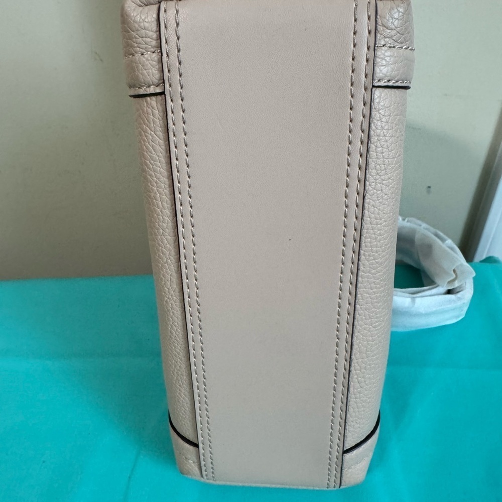 Michael Kors Tan Leather Shoulder Bag - Picture 5 of 9
